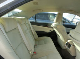 
										Toyota Crown Hybrid full									