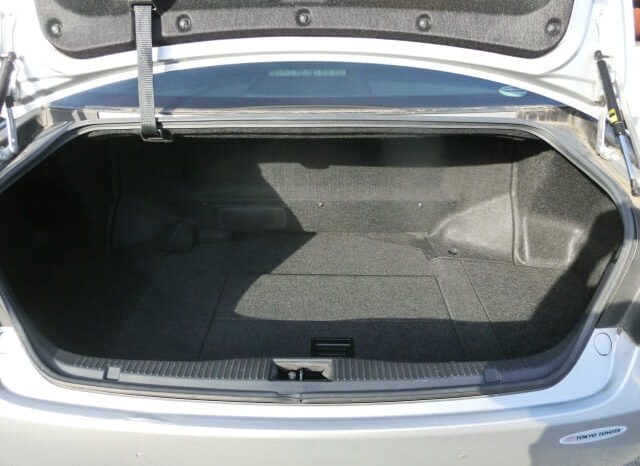 
								Toyota Crown Hybrid full									