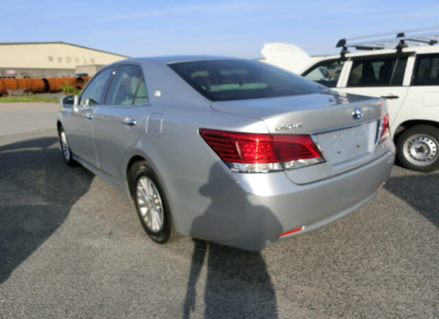 
								Toyota Crown Hybrid full									
