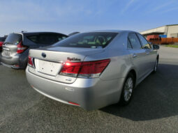 
										Toyota Crown Hybrid full									
