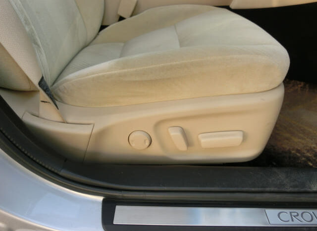 
								Toyota Crown Hybrid full									