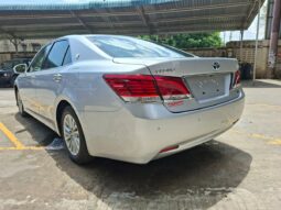
										Toyota Crown Hybrid full									