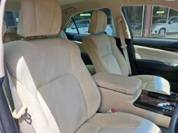 
										Toyota Crown Hybrid full									