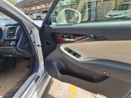 
										Toyota Crown Hybrid full									