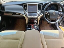
										Toyota Crown Hybrid full									