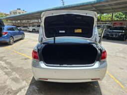 
										Toyota Crown Hybrid full									