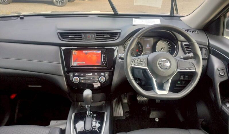 
								Nissan X-Trail full									