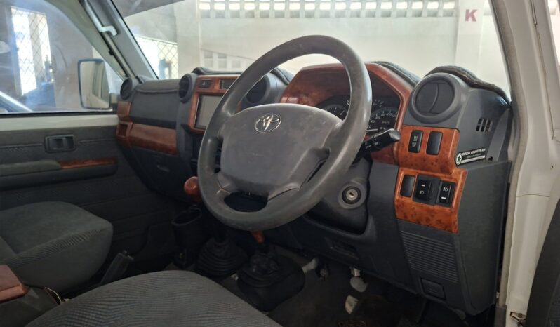 
								Toyota Landcruiser full									