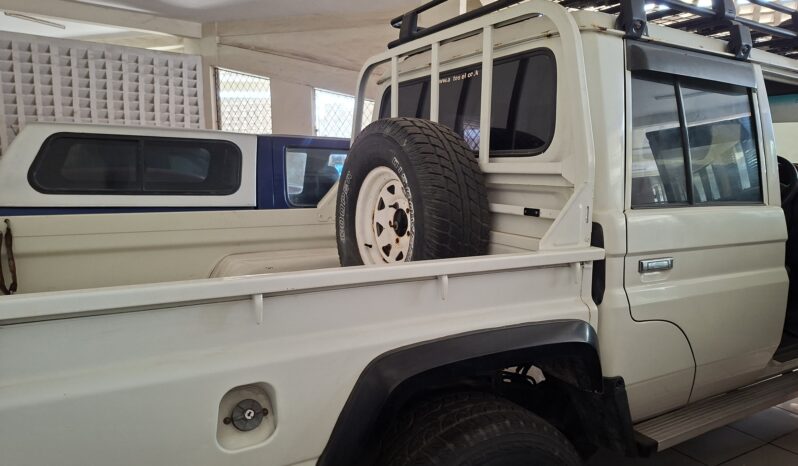 
								Toyota Landcruiser full									