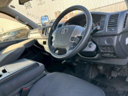 
										Toyota Regius Ace full									