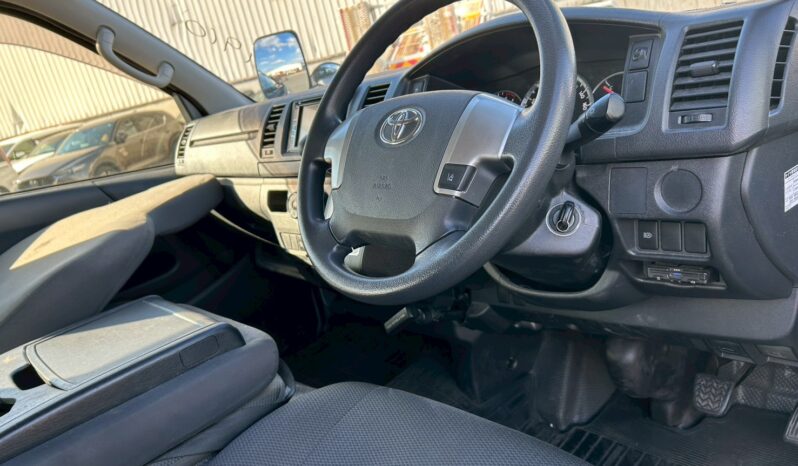 
								Toyota Regius Ace full									