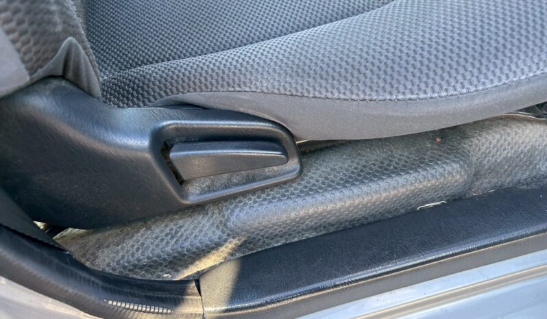 
								Toyota Regius Ace full									