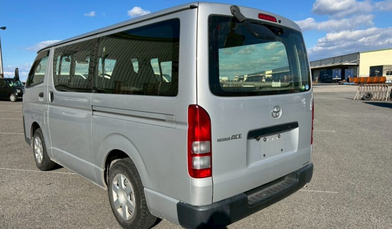 
								Toyota Regius Ace full									
