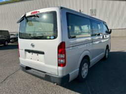 
										Toyota Regius Ace full									