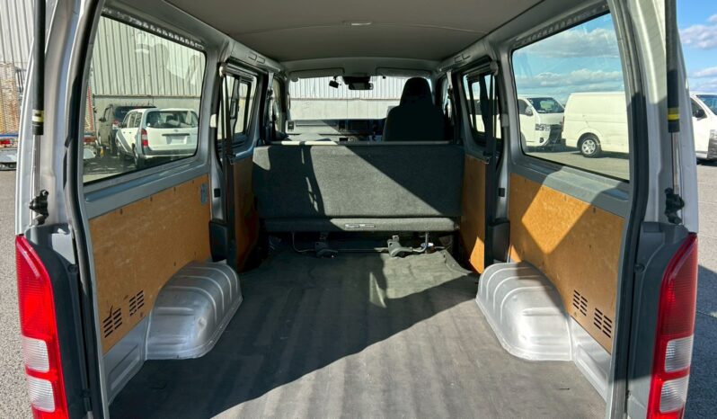 
								Toyota Regius Ace full									