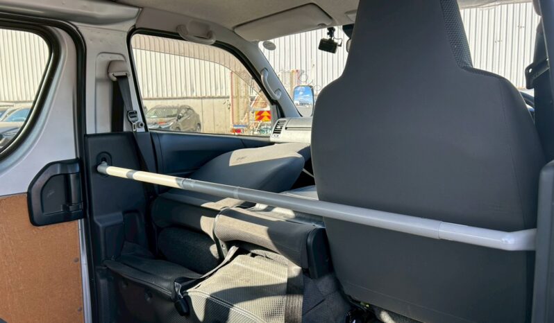 
								Toyota Regius Ace full									