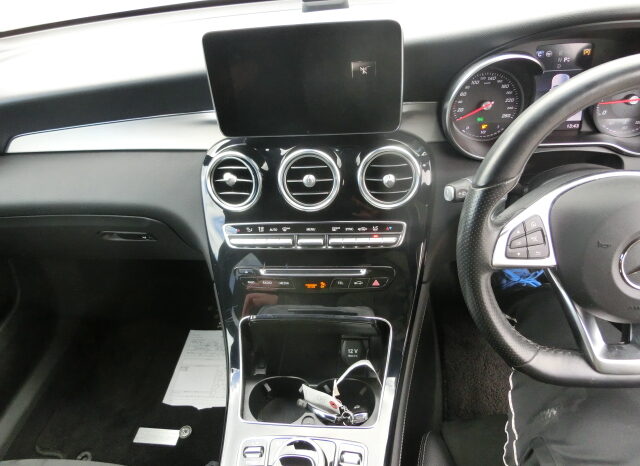 
								Mercedes Benz GLC full									