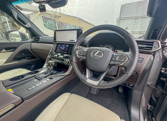 
								Lexus LX600 full									