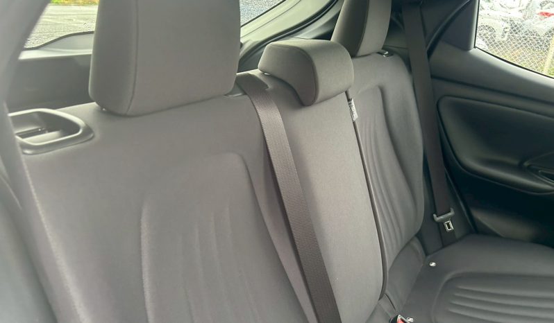
								Toyota Yaris full									