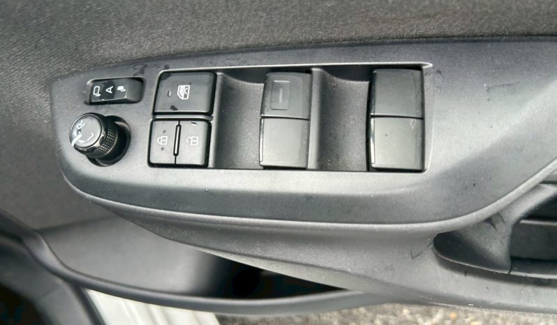 
								Toyota Yaris full									
