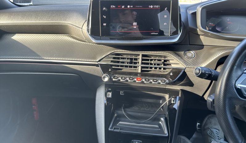
								Peugeot 2008 full									