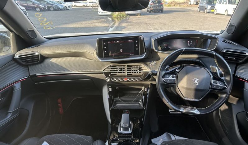 
								Peugeot 2008 full									