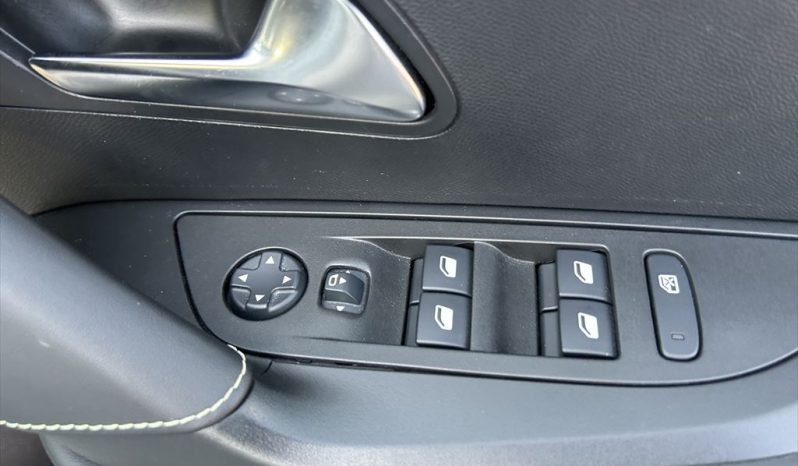 
								Peugeot 2008 full									