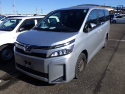 
										Toyota Voxy full									
