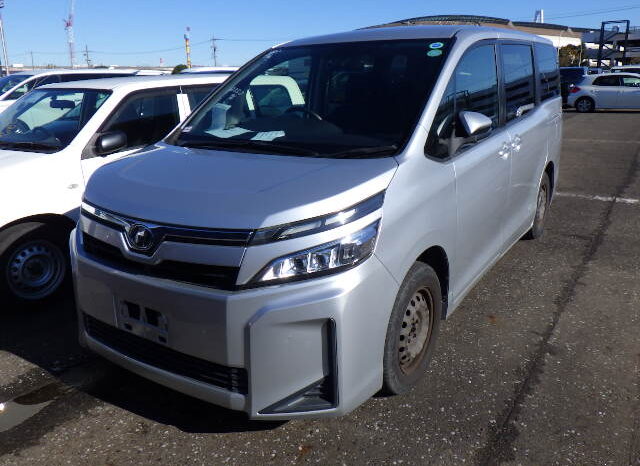 
								Toyota Voxy full									