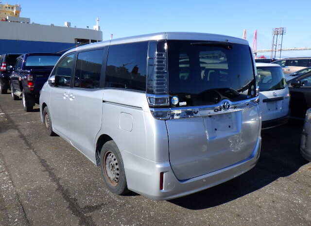 
								Toyota Voxy full									