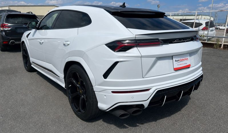 
								Lamborghini Urus full									