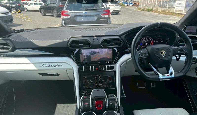 
								Lamborghini Urus full									