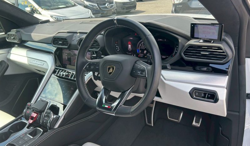 
								Lamborghini Urus full									