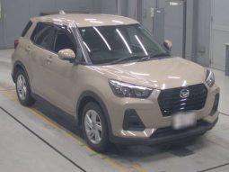 
										Nissan Rocky full									