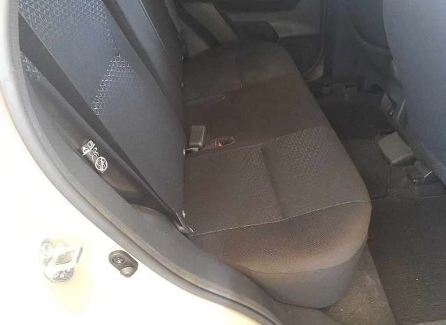 
								Nissan Rocky full									
