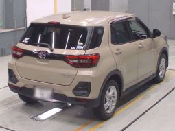 
										Nissan Rocky full									