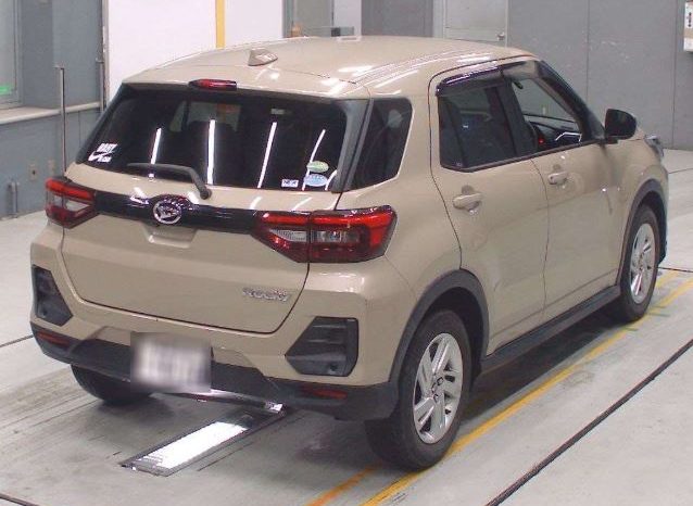 
								Nissan Rocky full									
