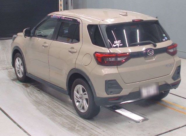 
								Nissan Rocky full									