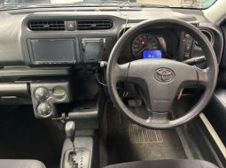 
										Toyota Probox (Hybrid) full									