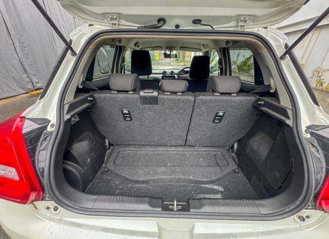 
								Suzuki Swift full									