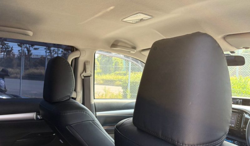 
								Toyota Hilux full									