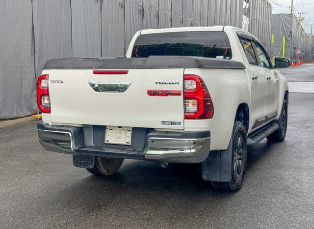 
								Toyota Hilux full									