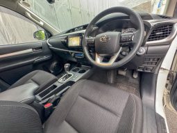
										Toyota Hilux full									