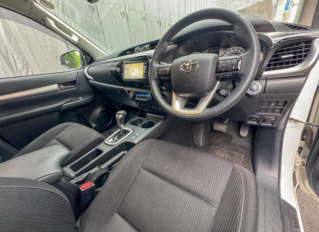 
								Toyota Hilux full									