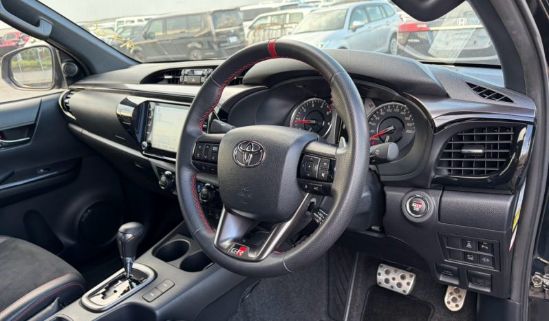 
								Toyota Hilux full									