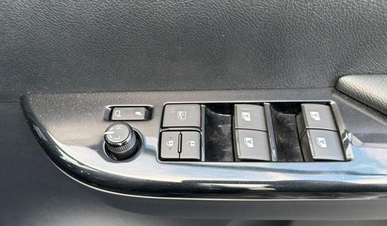 
								Toyota Hilux full									