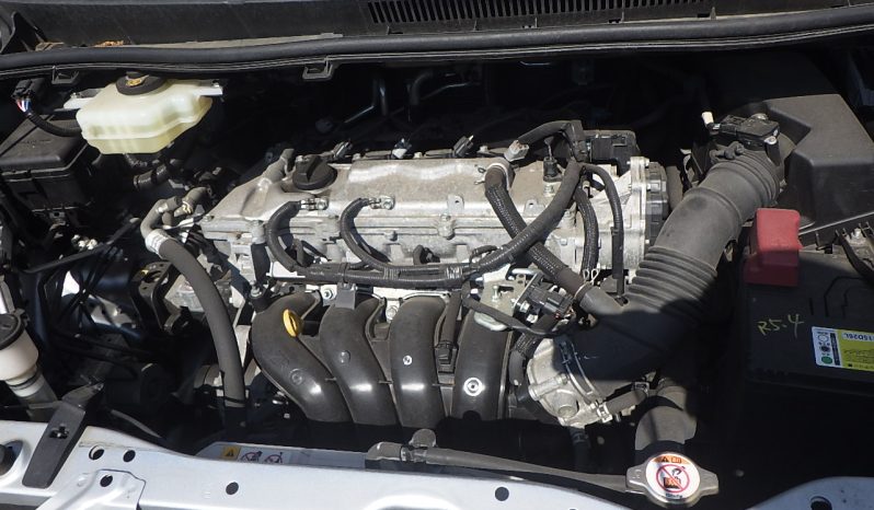 
								Toyota Voxy full									