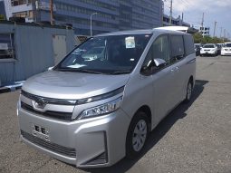 
										Toyota Voxy full									