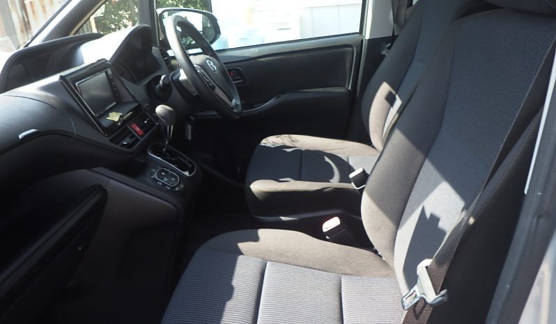 
								Toyota Voxy full									