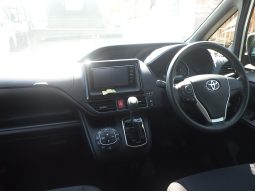 
										Toyota Voxy full									